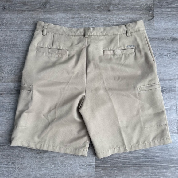IZOD Men's Tan golf Shorts size 36 - Picture 2 of 5